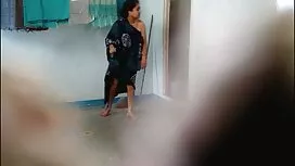তাঁর পেটানো ভোজপুরি  ...