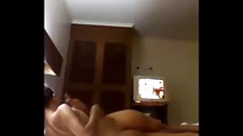 তার ঘাড় প্রাচীর সংয ...