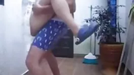সুন্দরী বালিকা দুধের ...